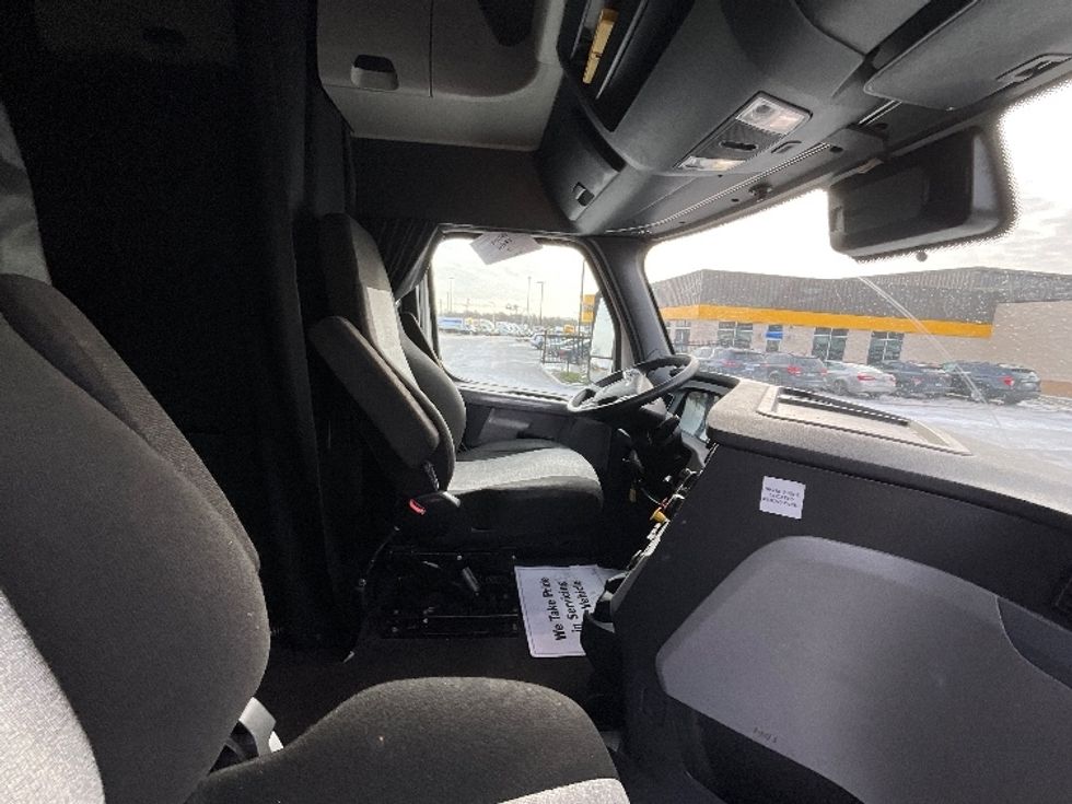 Sleeper Tractor-Heavy Duty Tractors-Freightliner-2021-T12664ST-East Chicago-IN-533,851\n\t\tmiles-$ 69,000 - Image 15