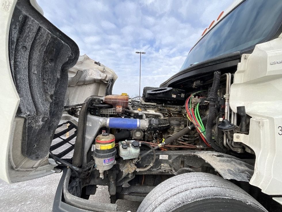 Sleeper Tractor-Heavy Duty Tractors-Freightliner-2021-T12664ST-East Chicago-IN-533,851\n\t\tmiles-$ 69,000 - Image 21