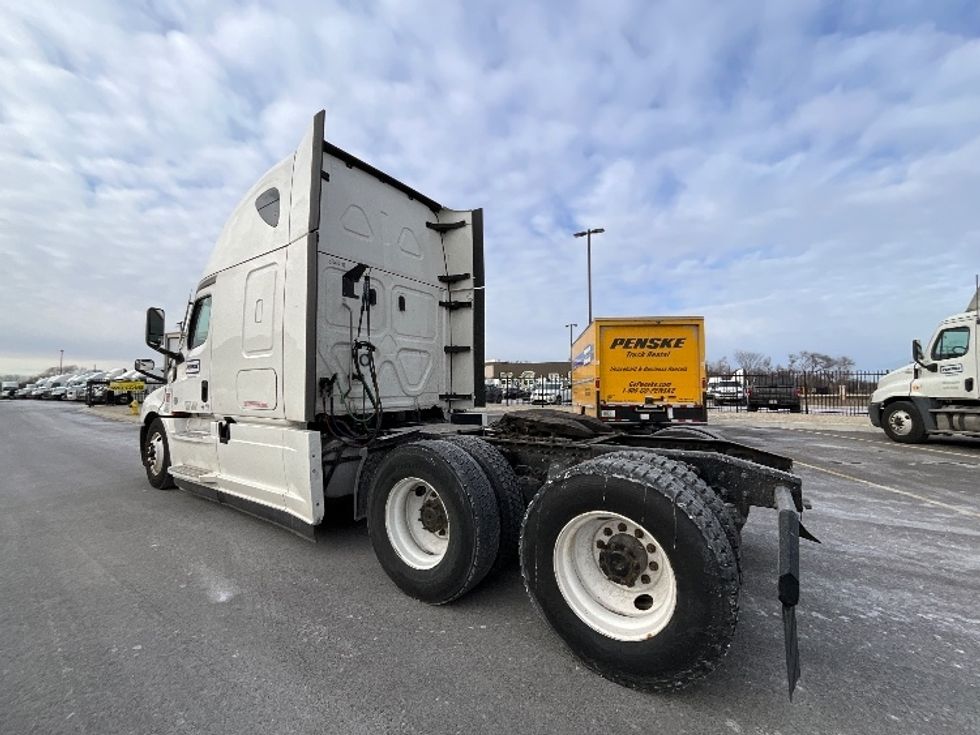 Sleeper Tractor-Heavy Duty Tractors-Freightliner-2021-T12664ST-East Chicago-IN-533,851\n\t\tmiles-$ 69,000 - Image 5