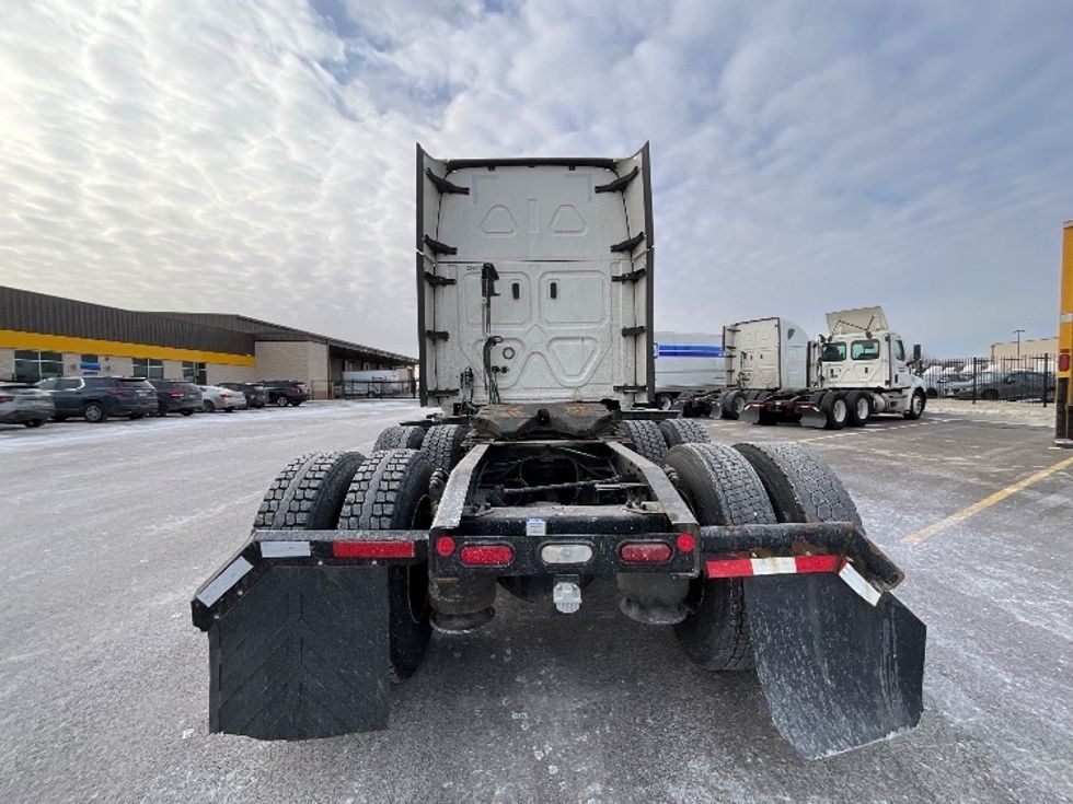 Sleeper Tractor-Heavy Duty Tractors-Freightliner-2021-T12664ST-East Chicago-IN-533,851\n\t\tmiles-$ 69,000 - Image 6