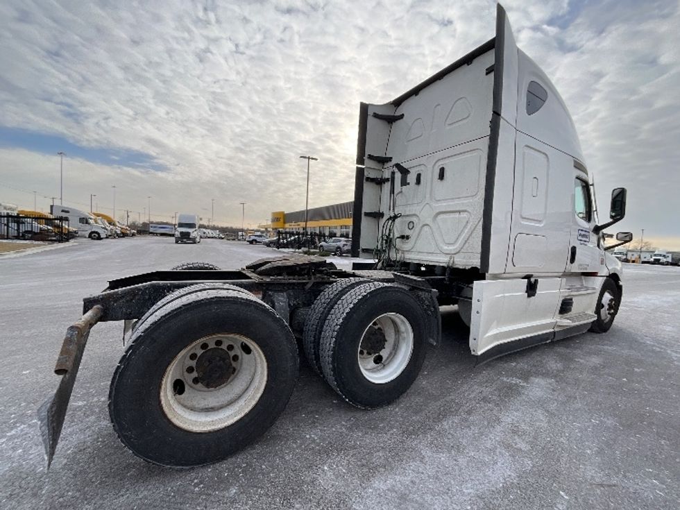 Sleeper Tractor-Heavy Duty Tractors-Freightliner-2021-T12664ST-East Chicago-IN-533,851\n\t\tmiles-$ 69,000 - Image 7