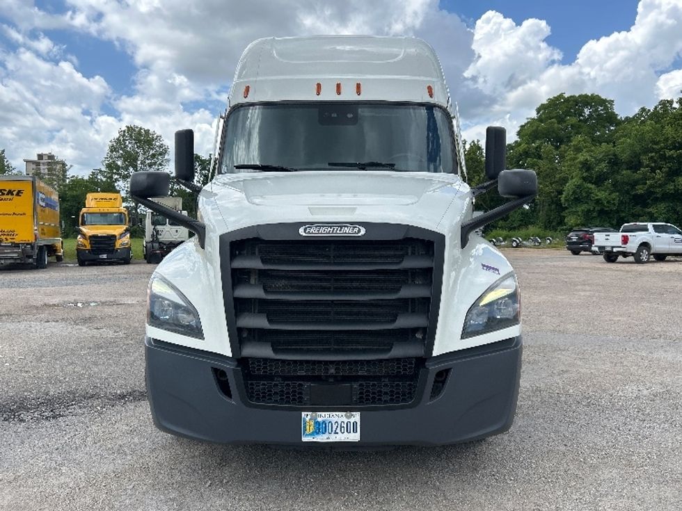 Sleeper Tractor-Heavy Duty Tractors-Freightliner-2021-T12664ST-East Chicago-IN-550,763\n\t\tmiles-$ 59,750 - Image 2