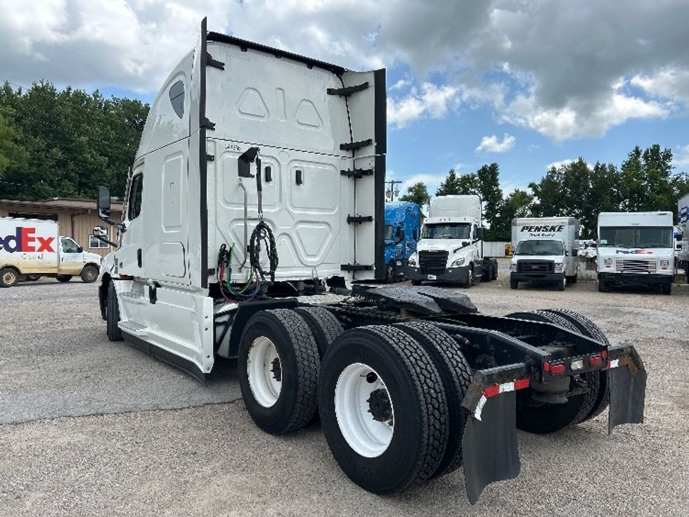 Sleeper Tractor-Heavy Duty Tractors-Freightliner-2021-T12664ST-East Chicago-IN-550,763\n\t\tmiles-$ 59,750 - Image 5