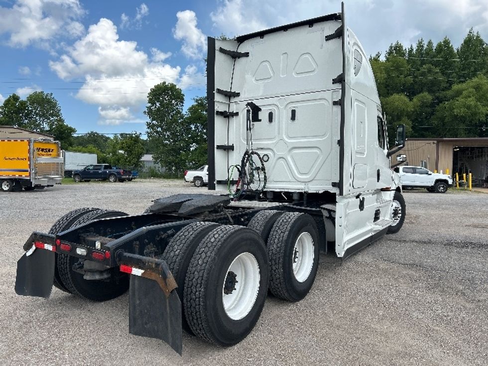 Sleeper Tractor-Heavy Duty Tractors-Freightliner-2021-T12664ST-East Chicago-IN-550,763\n\t\tmiles-$ 59,750 - Image 7