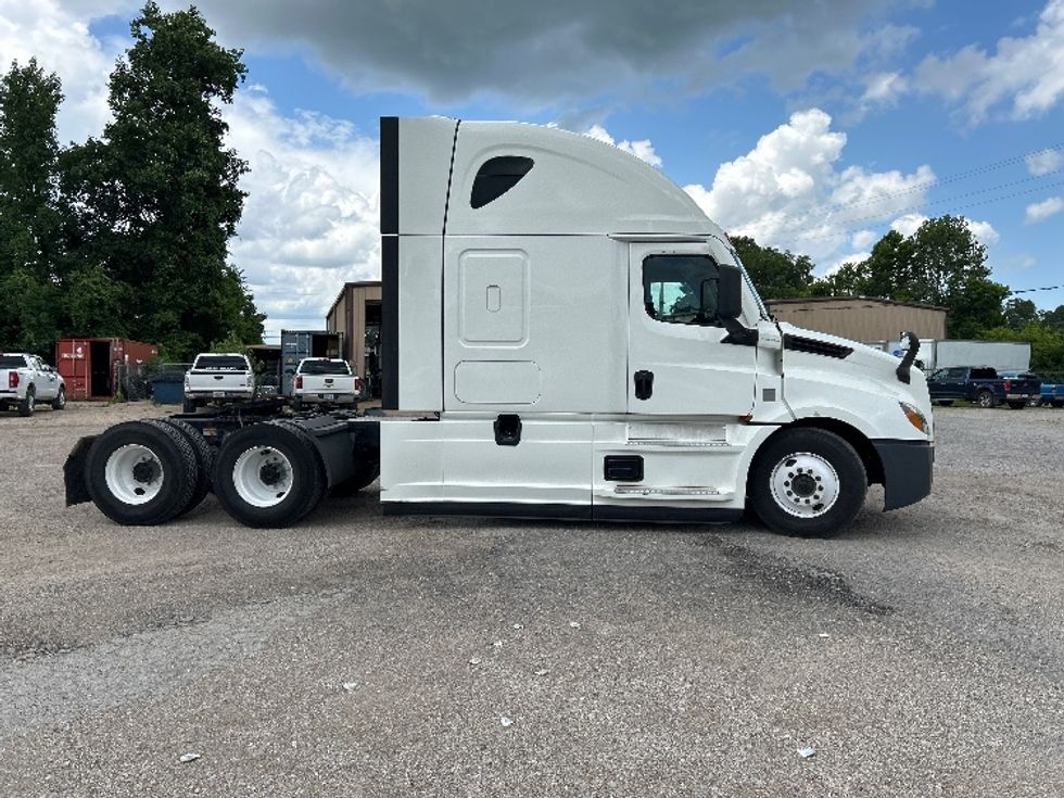 Sleeper Tractor-Heavy Duty Tractors-Freightliner-2021-T12664ST-East Chicago-IN-550,763\n\t\tmiles-$ 59,750 - Image 8