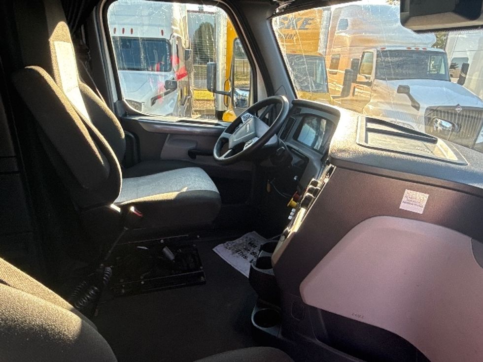 Sleeper Tractor-Heavy Duty Tractors-Freightliner-2021-T12664ST-East Chicago-IN-557,841\n\t\tmiles-$ 58,000 - Image 15