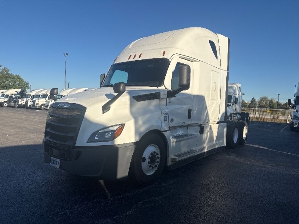 Sleeper Tractor-Heavy Duty Tractors-Freightliner-2021-T12664ST-East Chicago-IN-557,841\n\t\tmiles-$ 58,000 - Image 3