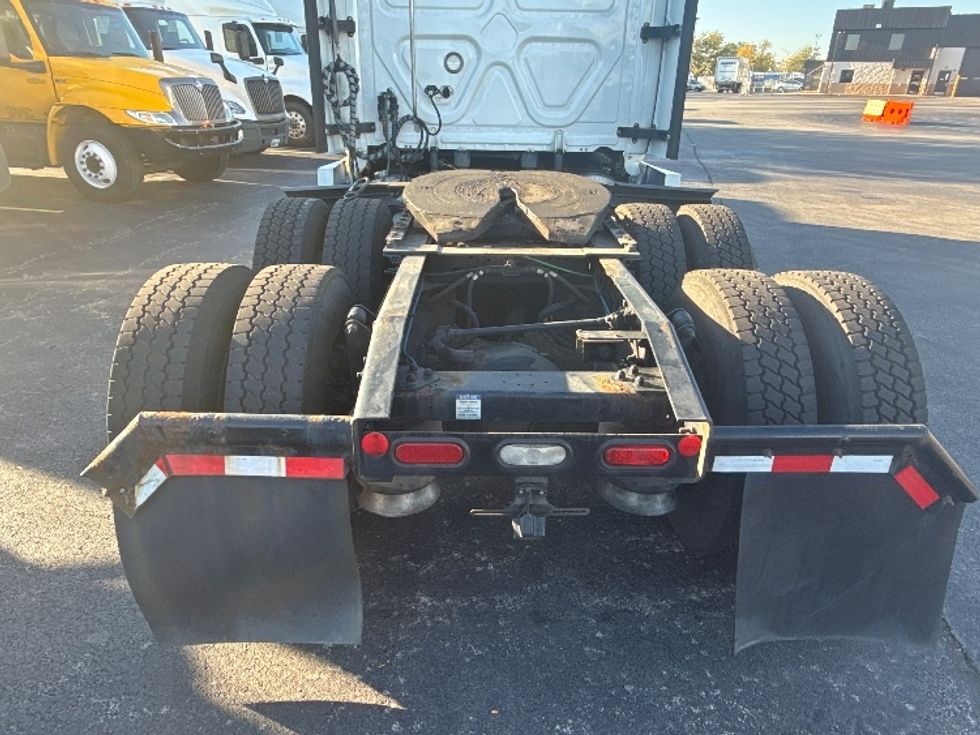 Sleeper Tractor-Heavy Duty Tractors-Freightliner-2021-T12664ST-East Chicago-IN-557,841\n\t\tmiles-$ 58,000 - Image 6