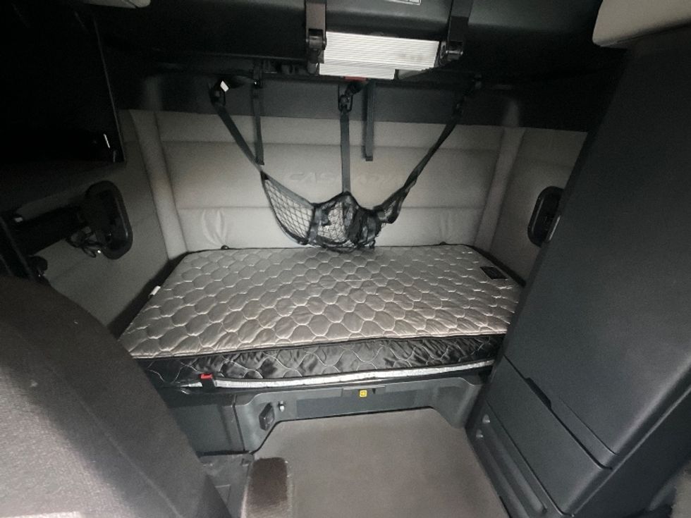 Sleeper Tractor-Heavy Duty Tractors-Freightliner-2021-T12664ST-East Chicago-IN-563,375\n\t\tmiles-$ 62,500 - Image 16