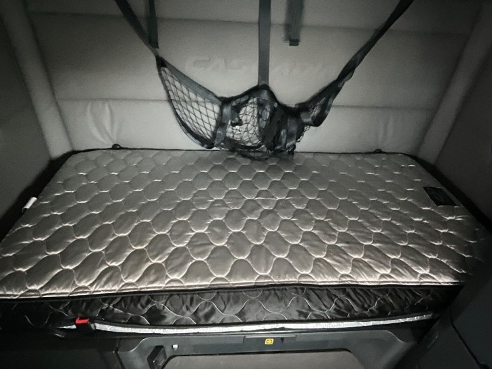 Sleeper Tractor-Heavy Duty Tractors-Freightliner-2021-T12664ST-East Chicago-IN-563,375\n\t\tmiles-$ 62,500 - Image 17