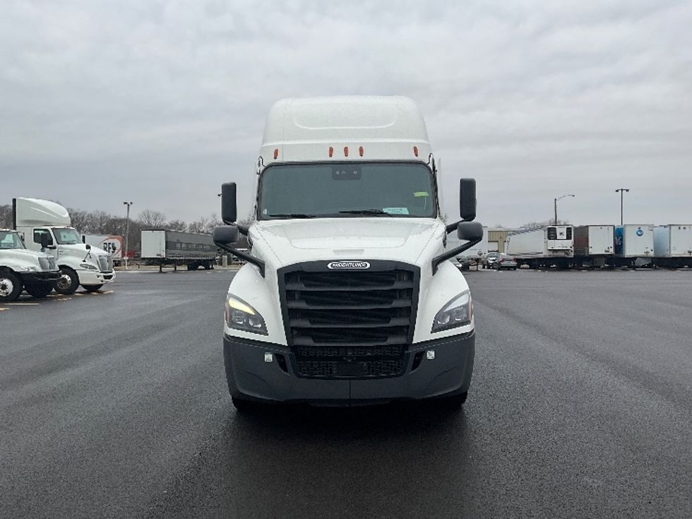 Sleeper Tractor-Heavy Duty Tractors-Freightliner-2021-T12664ST-East Chicago-IN-563,375\n\t\tmiles-$ 62,500 - Image 2