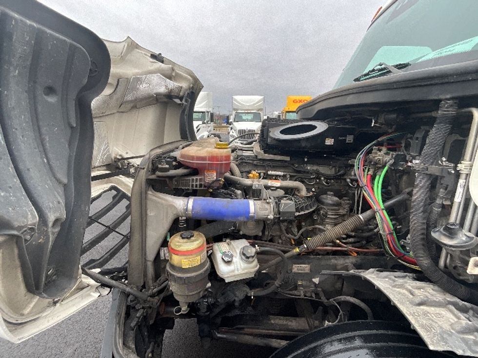 Sleeper Tractor-Heavy Duty Tractors-Freightliner-2021-T12664ST-East Chicago-IN-563,375\n\t\tmiles-$ 62,500 - Image 21