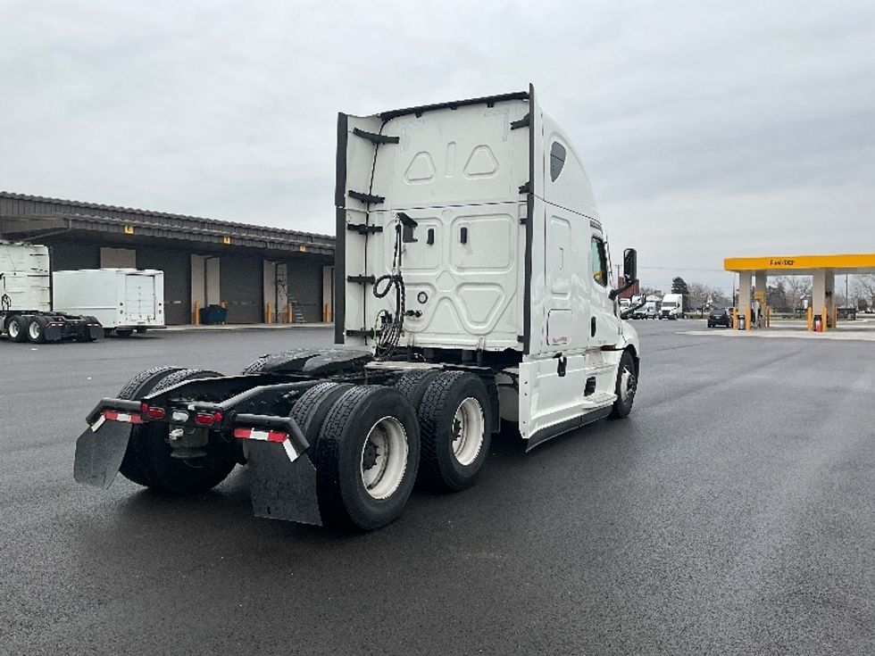 Sleeper Tractor-Heavy Duty Tractors-Freightliner-2021-T12664ST-East Chicago-IN-563,375\n\t\tmiles-$ 62,500 - Image 7