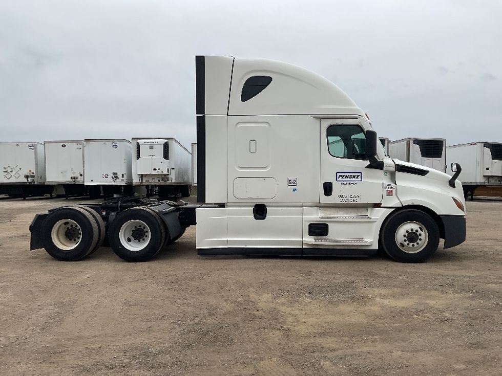 Sleeper Tractor-Heavy Duty Tractors-Freightliner-2021-T12664ST-East Chicago-IN-568,711\n\t\tmiles-$ 58,500 - Image 8