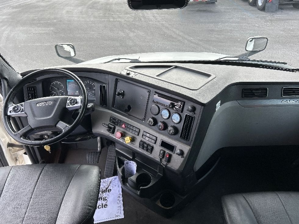 Sleeper Tractor-Heavy Duty Tractors-Freightliner-2021-T12664ST-East Chicago-IN-597,485\n\t\tmiles-$ 54,000 - Image 12