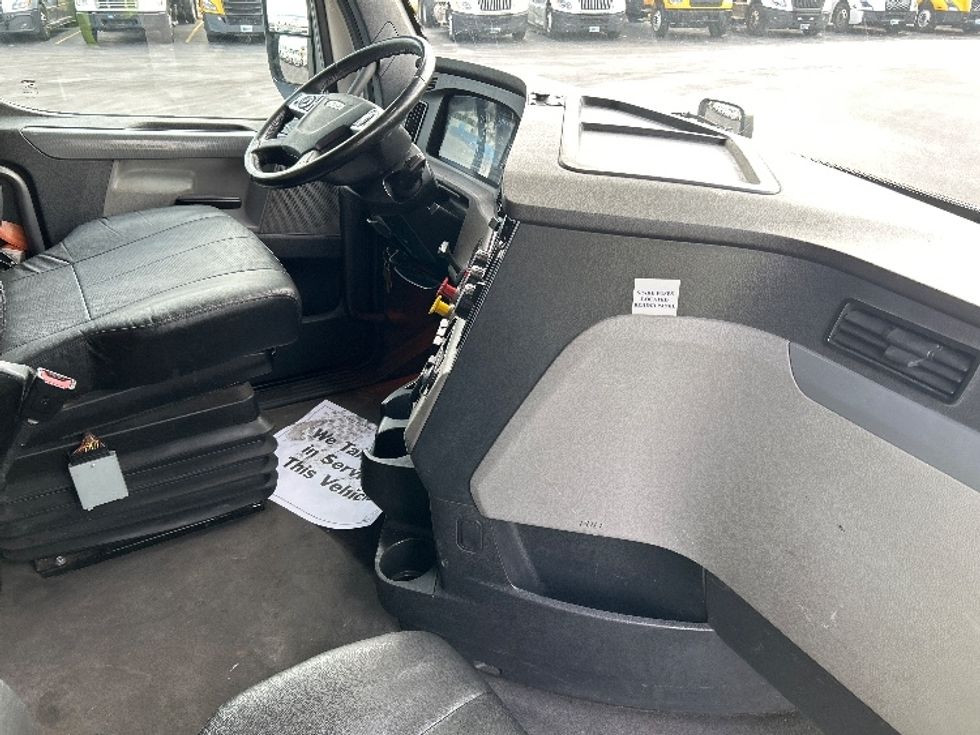 Sleeper Tractor-Heavy Duty Tractors-Freightliner-2021-T12664ST-East Chicago-IN-597,485\n\t\tmiles-$ 54,000 - Image 15