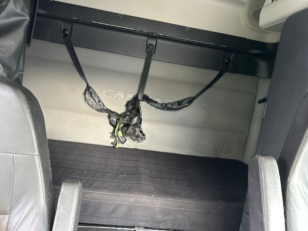 Sleeper Tractor-Heavy Duty Tractors-Freightliner-2021-T12664ST-East Chicago-IN-597,485\n\t\tmiles-$ 54,000 - Image 16