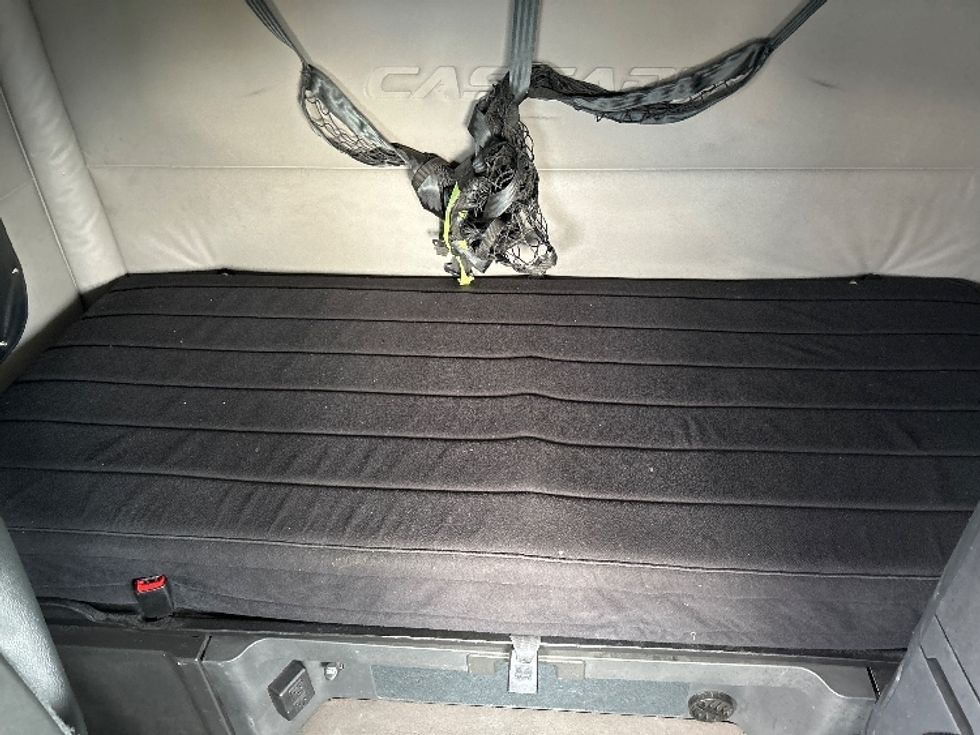 Sleeper Tractor-Heavy Duty Tractors-Freightliner-2021-T12664ST-East Chicago-IN-597,485\n\t\tmiles-$ 54,000 - Image 17