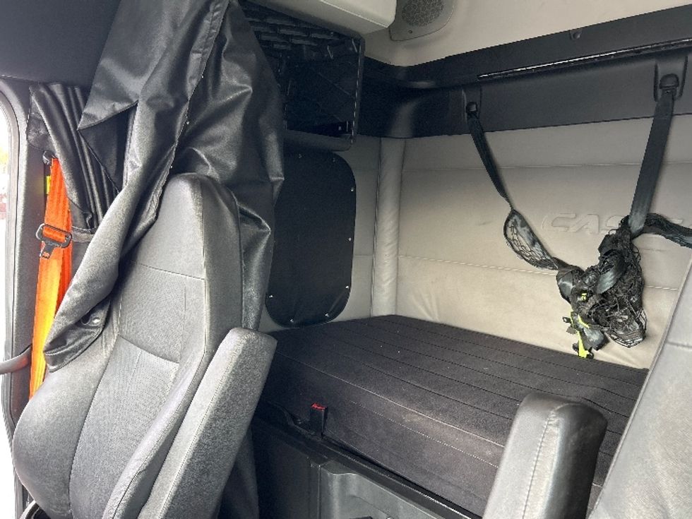 Sleeper Tractor-Heavy Duty Tractors-Freightliner-2021-T12664ST-East Chicago-IN-597,485\n\t\tmiles-$ 54,000 - Image 19