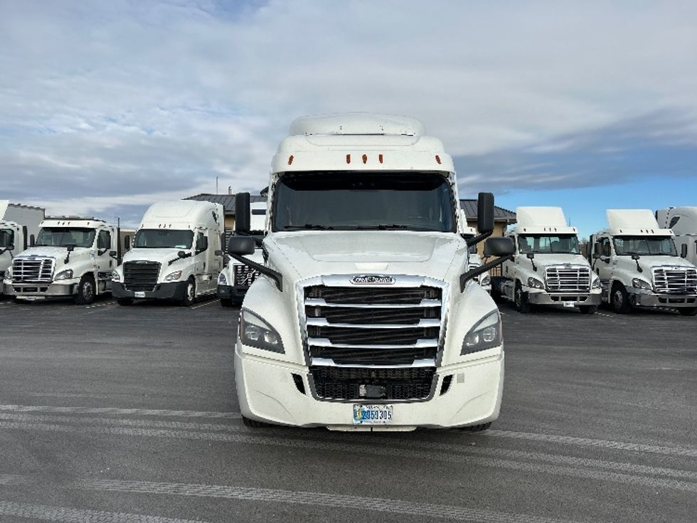 Sleeper Tractor-Heavy Duty Tractors-Freightliner-2021-T12664ST-East Chicago-IN-597,485\n\t\tmiles-$ 54,000 - Image 2