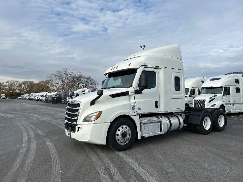 Sleeper Tractor-Heavy Duty Tractors-Freightliner-2021-T12664ST-East Chicago-IN-597,485\n\t\tmiles-$ 54,000 - Image 3