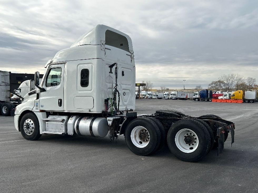 Sleeper Tractor-Heavy Duty Tractors-Freightliner-2021-T12664ST-East Chicago-IN-597,485\n\t\tmiles-$ 54,000 - Image 5