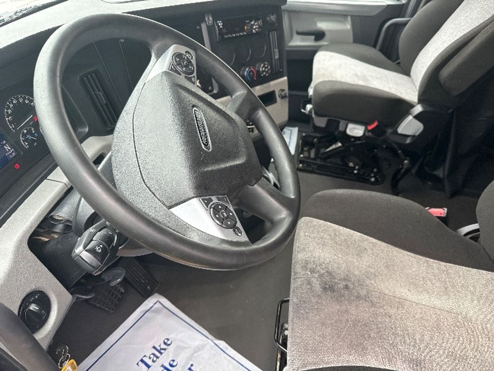 Sleeper Tractor-Heavy Duty Tractors-Freightliner-2021-T12664ST-East Chicago-IN-619,433\n\t\tmiles-$ 52,000 - Image 10