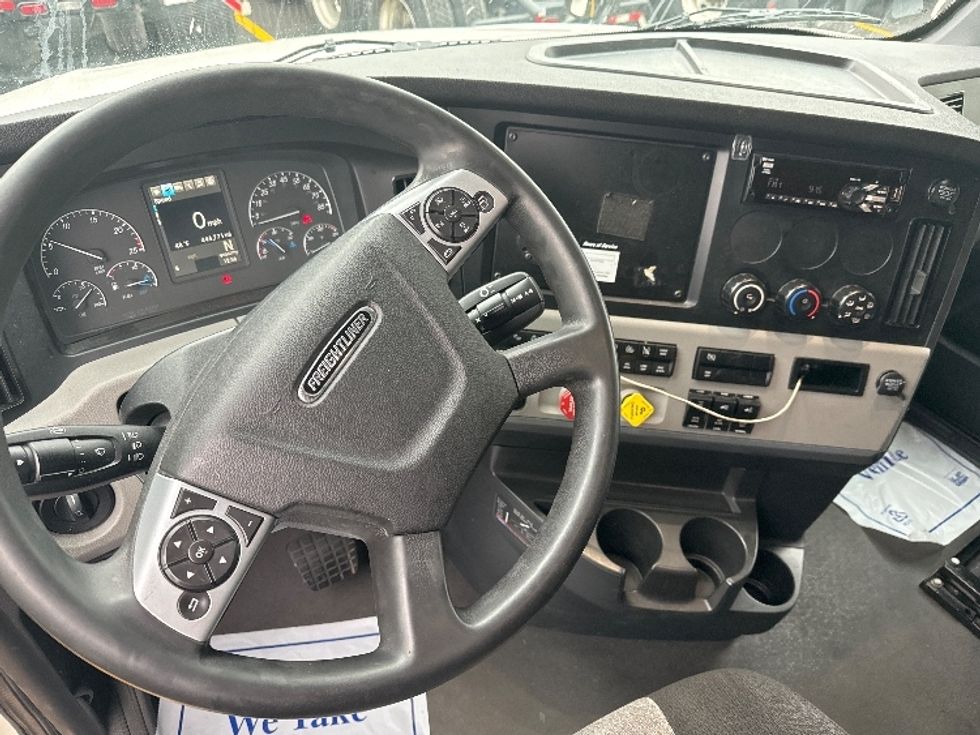 Sleeper Tractor-Heavy Duty Tractors-Freightliner-2021-T12664ST-East Chicago-IN-619,433\n\t\tmiles-$ 52,000 - Image 11