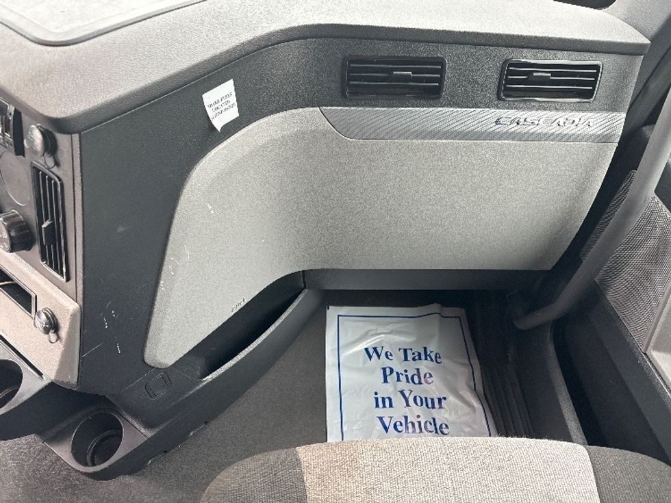 Sleeper Tractor-Heavy Duty Tractors-Freightliner-2021-T12664ST-East Chicago-IN-619,433\n\t\tmiles-$ 52,000 - Image 14