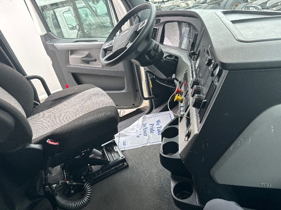 Sleeper Tractor-Heavy Duty Tractors-Freightliner-2021-T12664ST-East Chicago-IN-619,433\n\t\tmiles-$ 52,000 - Image 15