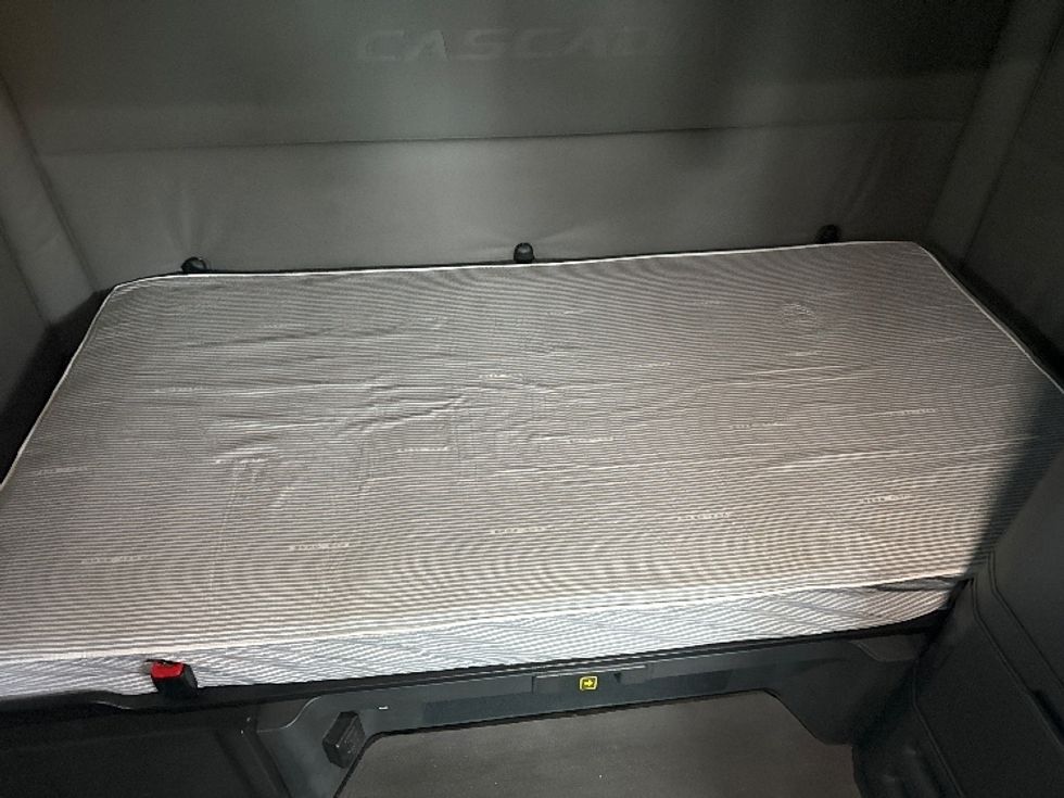 Sleeper Tractor-Heavy Duty Tractors-Freightliner-2021-T12664ST-East Chicago-IN-619,433\n\t\tmiles-$ 52,000 - Image 17