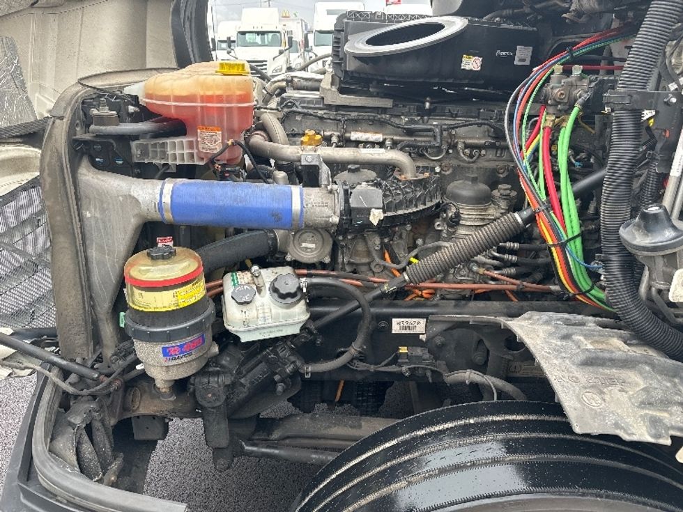 Sleeper Tractor-Heavy Duty Tractors-Freightliner-2021-T12664ST-East Chicago-IN-619,433\n\t\tmiles-$ 52,000 - Image 21