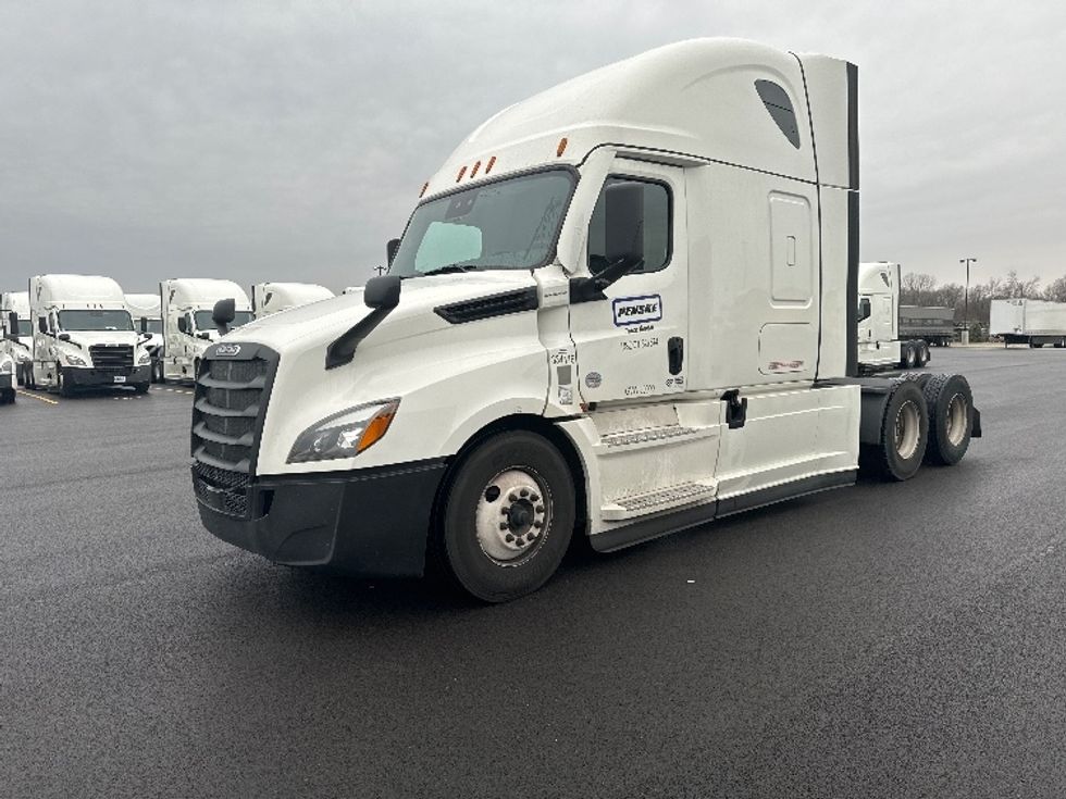 Sleeper Tractor-Heavy Duty Tractors-Freightliner-2021-T12664ST-East Chicago-IN-619,433\n\t\tmiles-$ 52,000 - Image 3