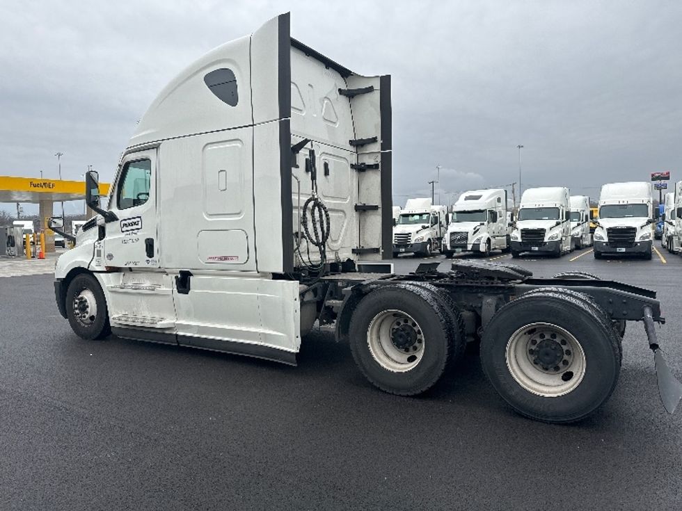 Sleeper Tractor-Heavy Duty Tractors-Freightliner-2021-T12664ST-East Chicago-IN-619,433\n\t\tmiles-$ 52,000 - Image 5