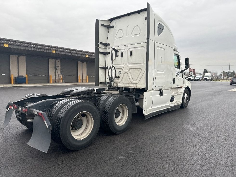 Sleeper Tractor-Heavy Duty Tractors-Freightliner-2021-T12664ST-East Chicago-IN-619,433\n\t\tmiles-$ 52,000 - Image 7