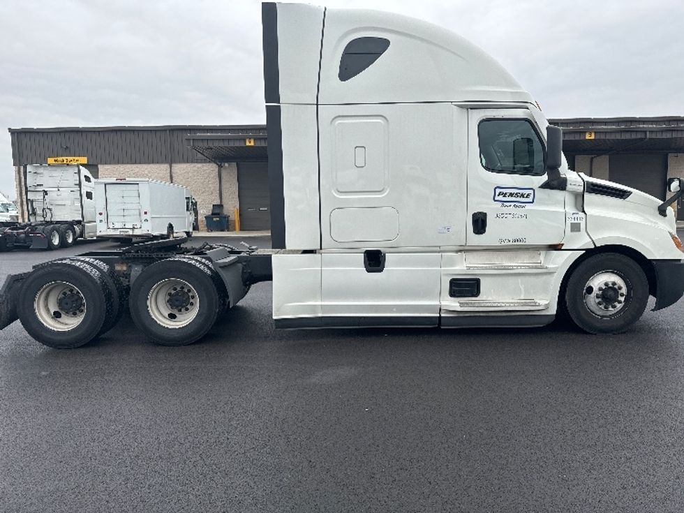 Sleeper Tractor-Heavy Duty Tractors-Freightliner-2021-T12664ST-East Chicago-IN-619,433\n\t\tmiles-$ 52,000 - Image 8