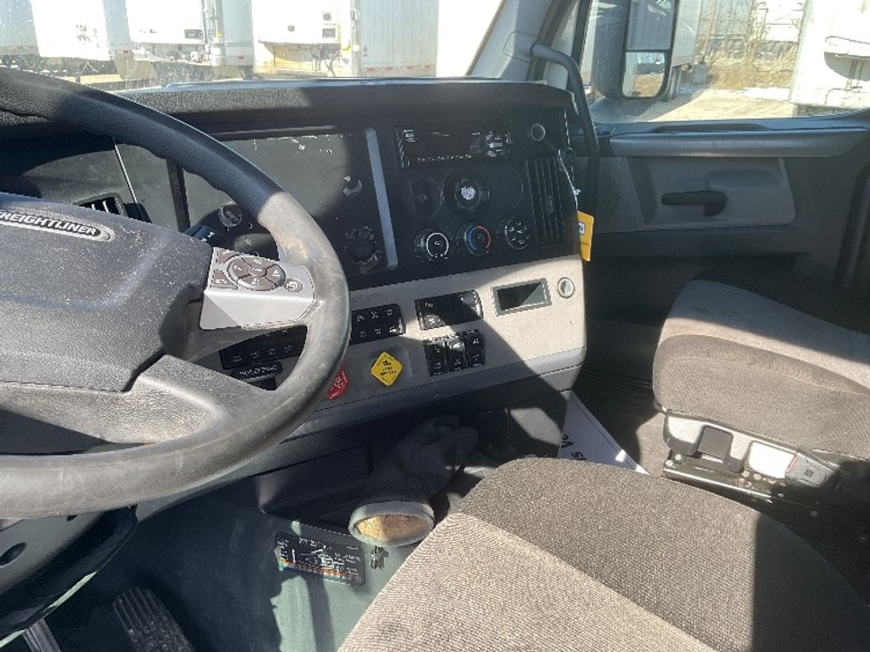 Sleeper Tractor-Heavy Duty Tractors-Freightliner-2021-T12664ST-East Chicago-IN-635,278\n\t\tmiles-$ 50,500 - Image 10