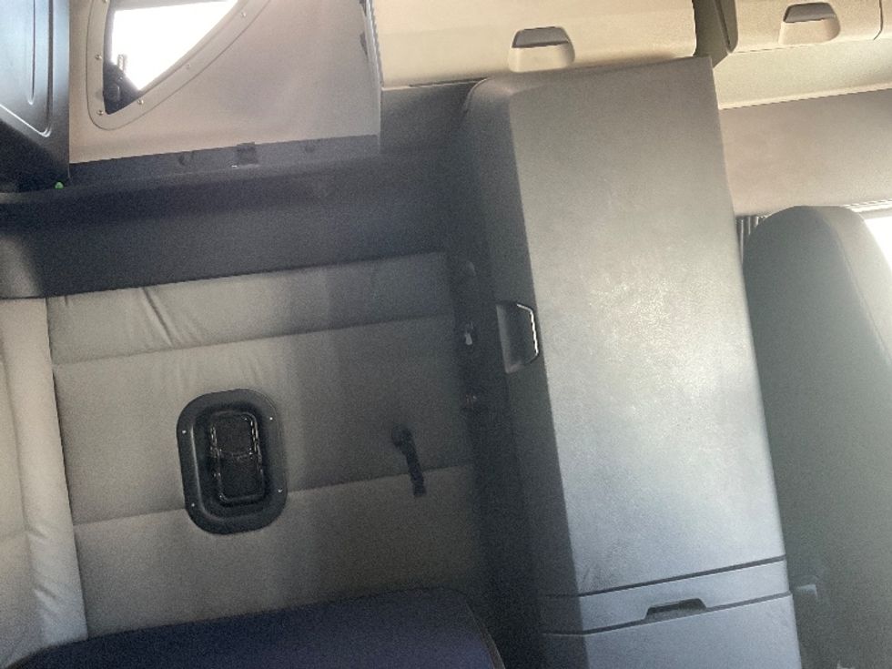 Sleeper Tractor-Heavy Duty Tractors-Freightliner-2021-T12664ST-East Chicago-IN-635,278\n\t\tmiles-$ 50,500 - Image 18