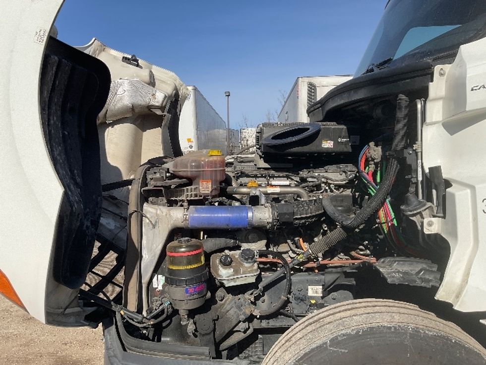 Sleeper Tractor-Heavy Duty Tractors-Freightliner-2021-T12664ST-East Chicago-IN-635,278\n\t\tmiles-$ 50,500 - Image 21