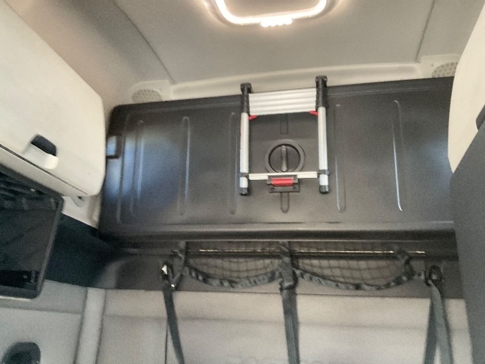 Sleeper Tractor-Heavy Duty Tractors-Freightliner-2021-T12664ST-East Chicago-IN-635,278\n\t\tmiles-$ 50,500 - Image 22