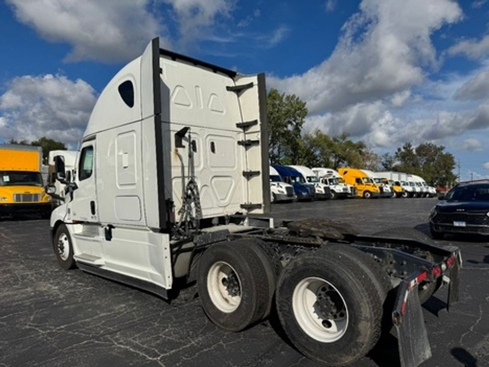 Sleeper Tractor-Heavy Duty Tractors-Freightliner-2021-T12664ST-East Chicago-IN-635,278\n\t\tmiles-$ 50,500 - Image 4
