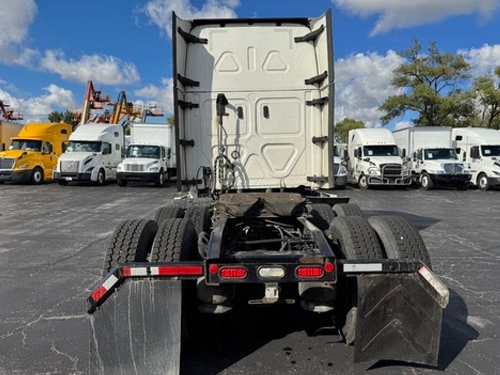 Sleeper Tractor-Heavy Duty Tractors-Freightliner-2021-T12664ST-East Chicago-IN-635,278\n\t\tmiles-$ 50,500 - Image 5