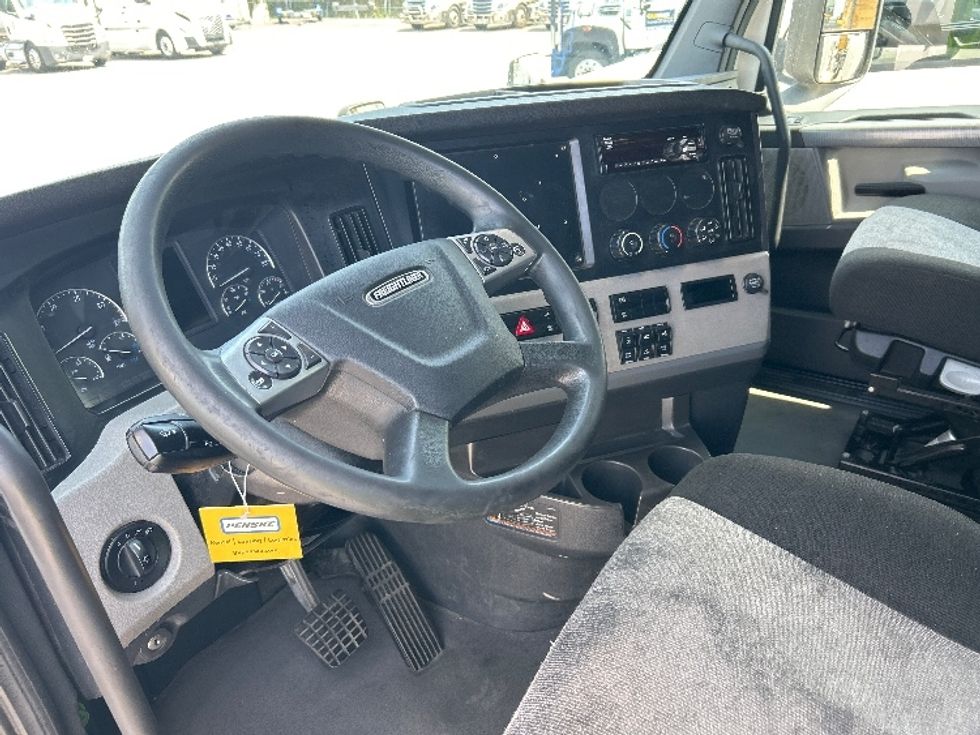 Sleeper Tractor-Heavy Duty Tractors-Freightliner-2021-T12664ST-East Chicago-IN-635,456\n\t\tmiles-$ 49,250 - Image 10
