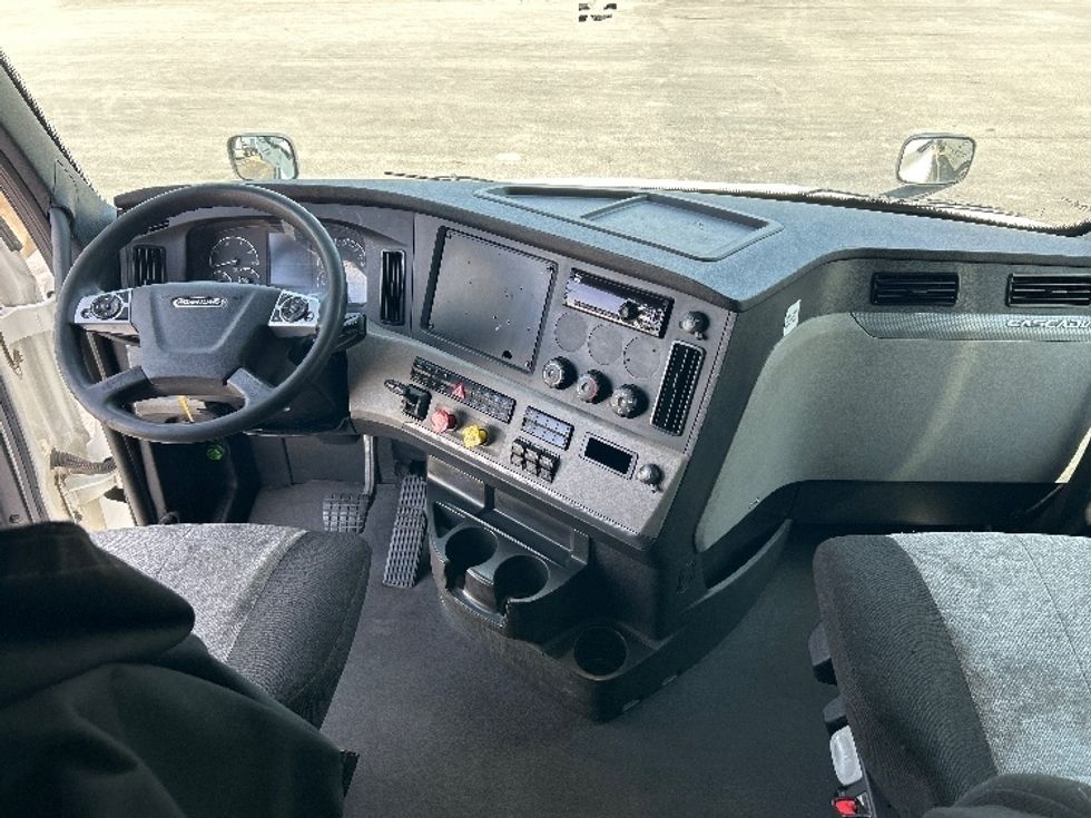 Sleeper Tractor-Heavy Duty Tractors-Freightliner-2021-T12664ST-East Chicago-IN-635,456\n\t\tmiles-$ 49,250 - Image 12