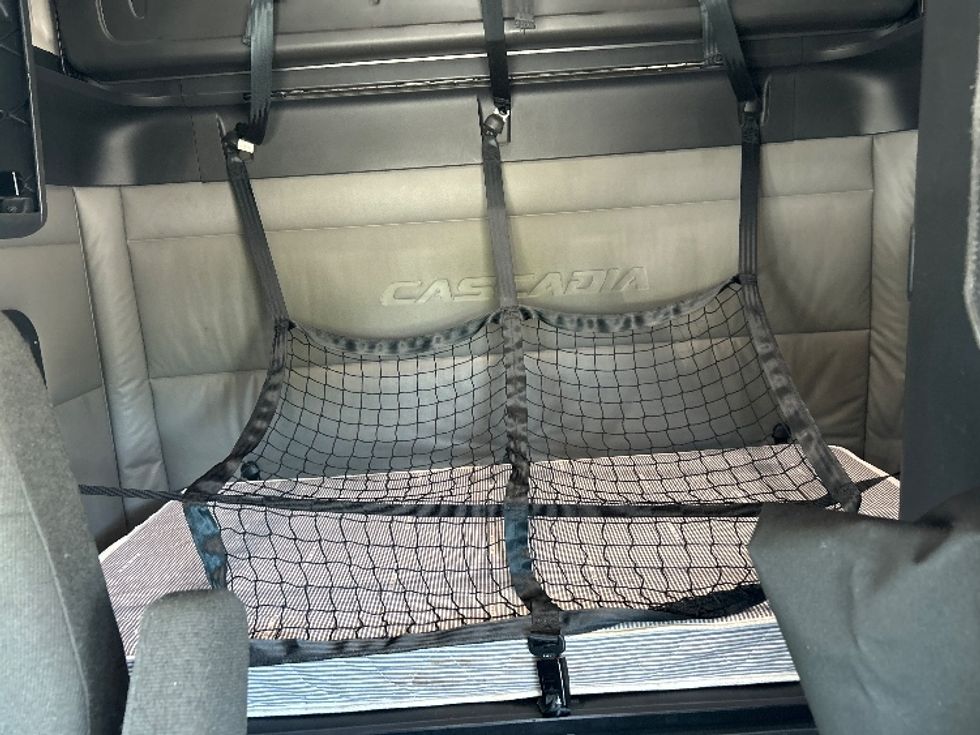 Sleeper Tractor-Heavy Duty Tractors-Freightliner-2021-T12664ST-East Chicago-IN-635,456\n\t\tmiles-$ 49,250 - Image 16