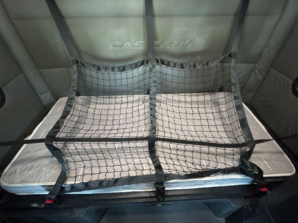 Sleeper Tractor-Heavy Duty Tractors-Freightliner-2021-T12664ST-East Chicago-IN-635,456\n\t\tmiles-$ 49,250 - Image 17