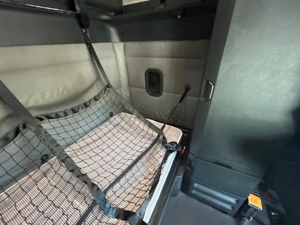 Sleeper Tractor-Heavy Duty Tractors-Freightliner-2021-T12664ST-East Chicago-IN-635,456\n\t\tmiles-$ 49,250 - Image 18