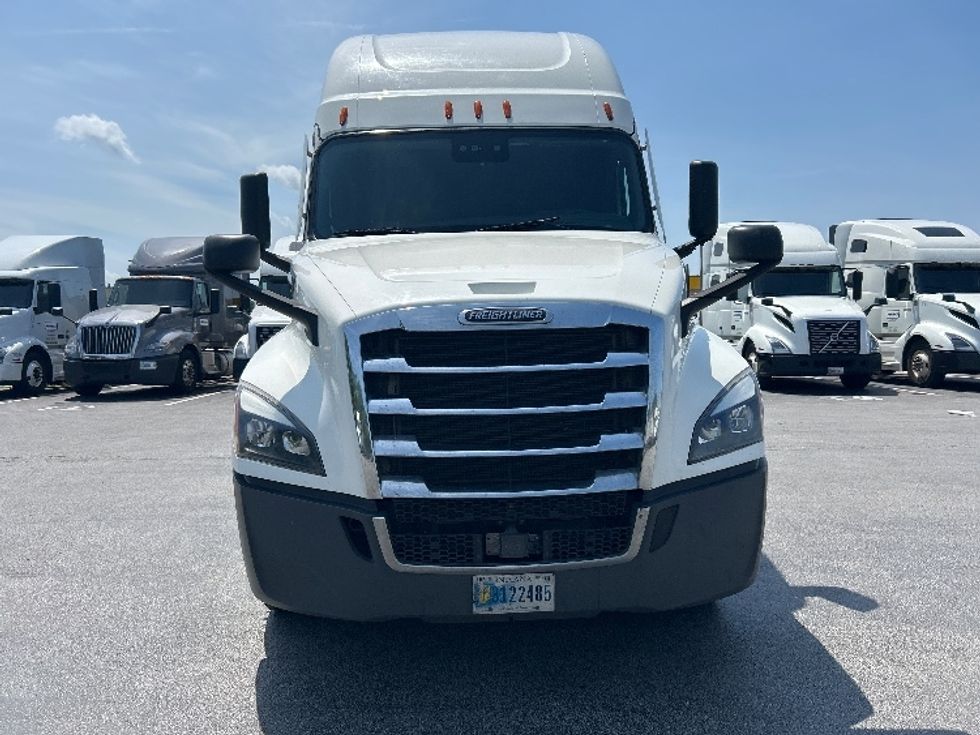 Sleeper Tractor-Heavy Duty Tractors-Freightliner-2021-T12664ST-East Chicago-IN-635,456\n\t\tmiles-$ 49,250 - Image 2