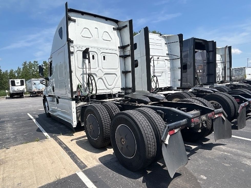 Sleeper Tractor-Heavy Duty Tractors-Freightliner-2021-T12664ST-East Chicago-IN-635,456\n\t\tmiles-$ 49,250 - Image 5