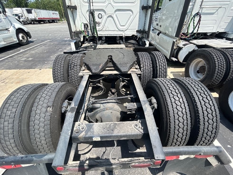 Sleeper Tractor-Heavy Duty Tractors-Freightliner-2021-T12664ST-East Chicago-IN-635,456\n\t\tmiles-$ 49,250 - Image 6